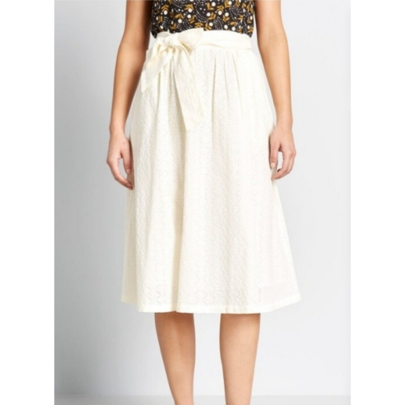 Modcloth Dresses & Skirts - Modcloth | Eyelet Midi Skirt in Ivory Size 1X